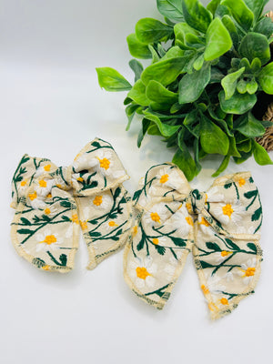 *RTS Embroidered Daisy Piggie Bows*