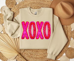 XOXO SWEATSHIRT.